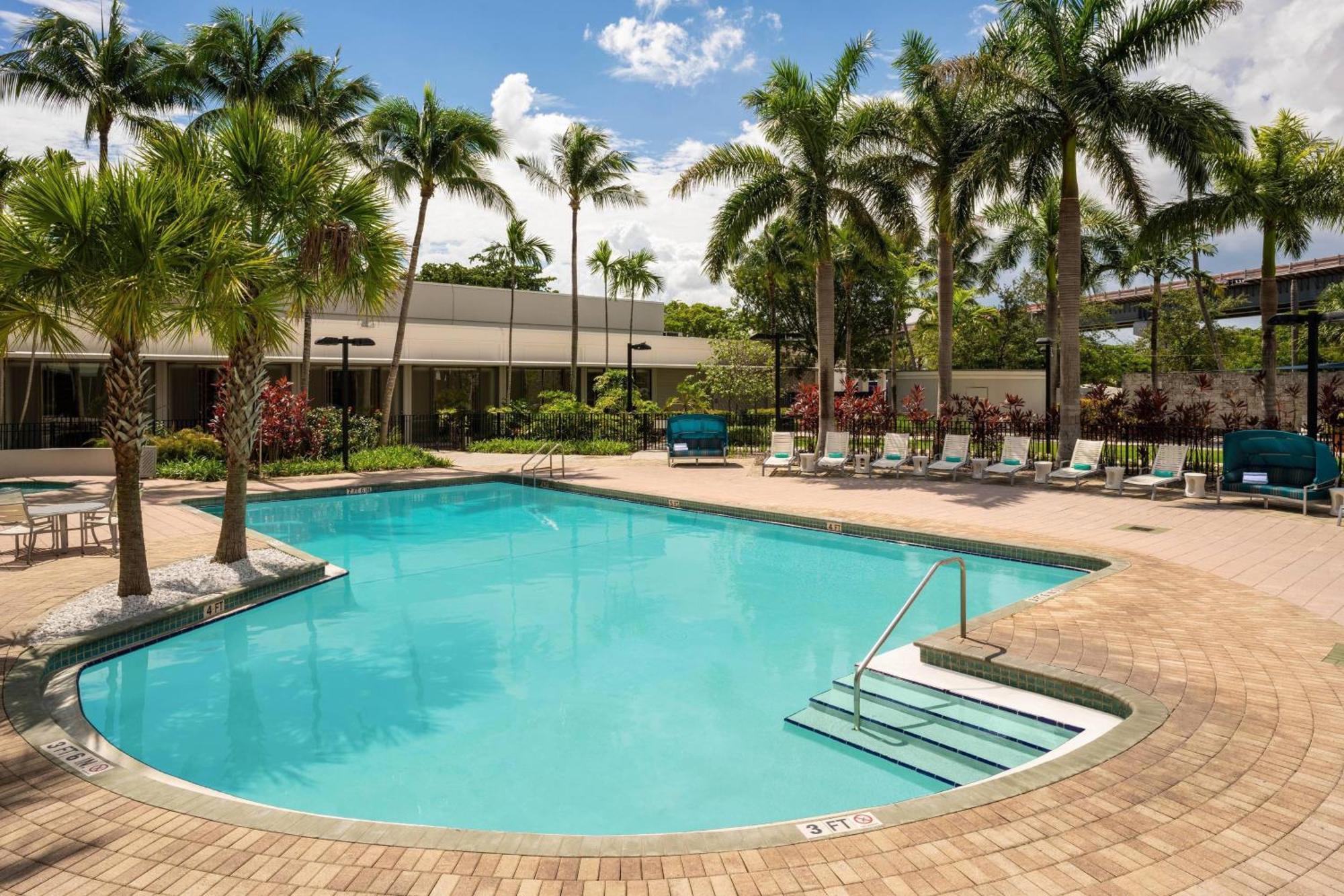 Hotel Courtyard By Marriott Miami Airport Zewnętrze zdjęcie